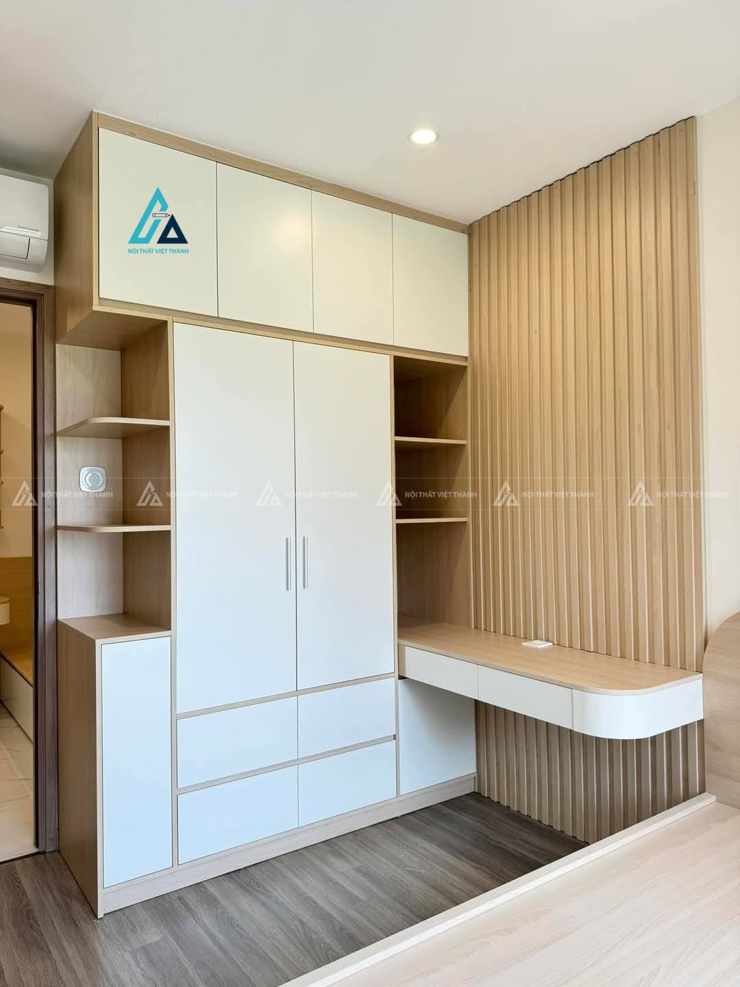Mẫu thiết kế tủ quần áo vàng trắng kèm làm việc