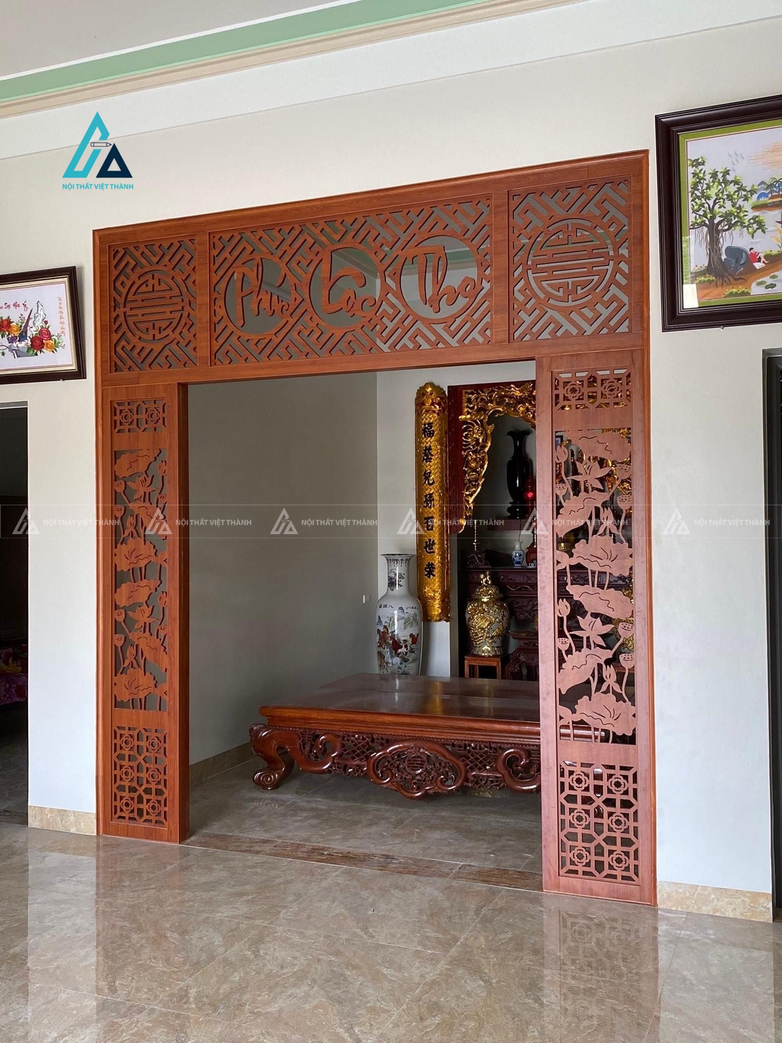 Mẫu thiết kế vách ngăn phòng thờ hoa sen kịch trần