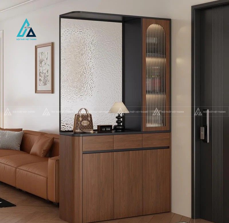Mẫu thiết kế vách trang trí gỗ công nghiệp nâu đen phối kính mờ