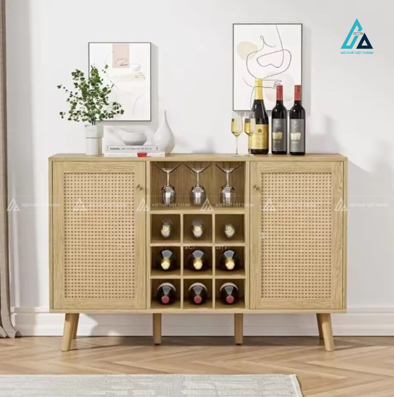 Tủ rượu thấp tích hợp kệ treo ly và cánh mây đan phong cách