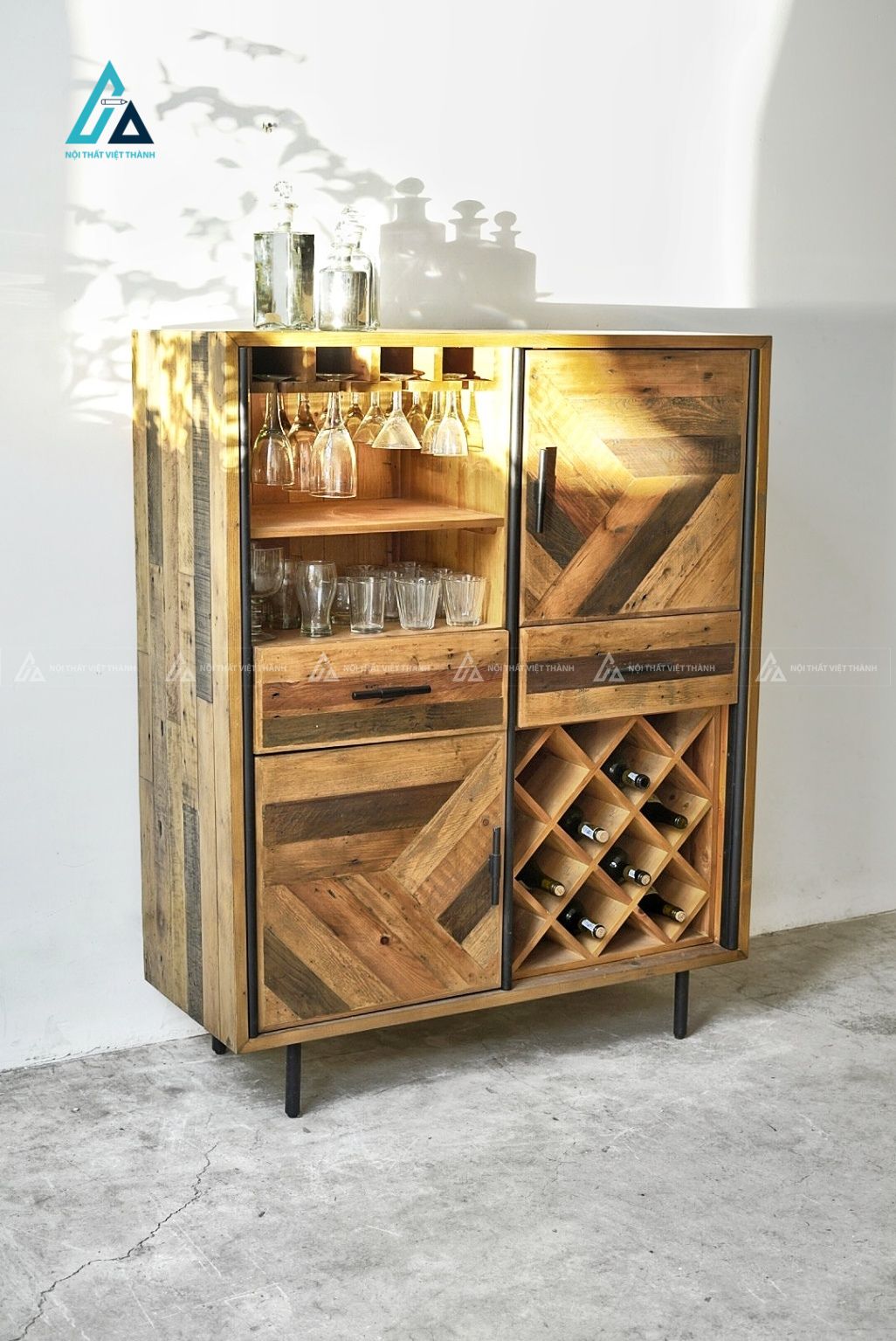 Tủ rượu đa năng tích hợp giá treo ly và khay trưng bày 1