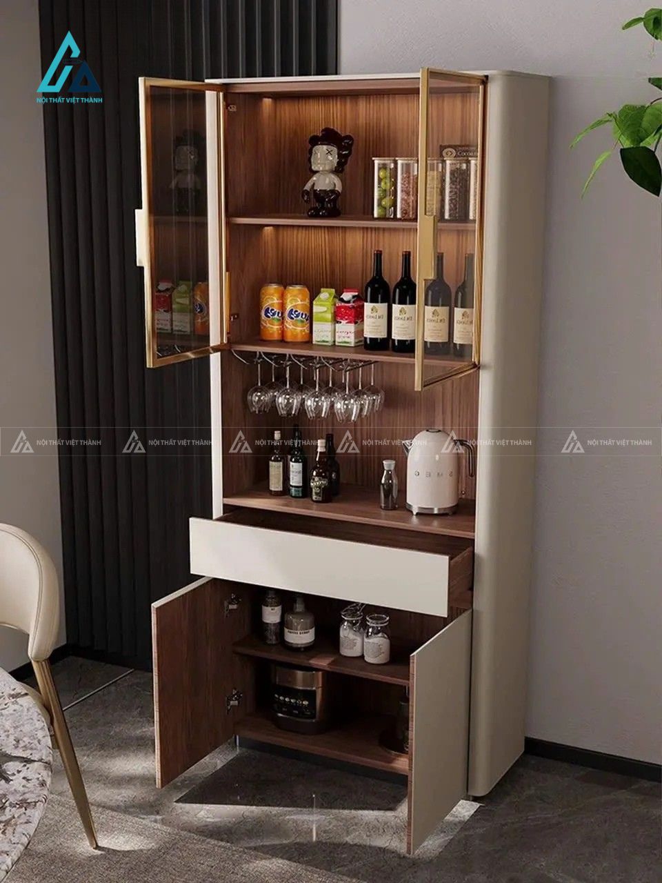Tủ rượu mini thiết kế bề mặt tạo vân nổi phối tay nắm thanh kim loại