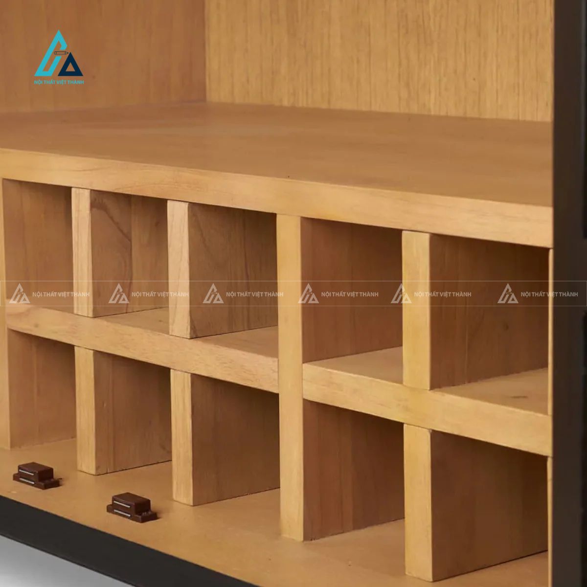 Tủ đựng rượu cửa vòm đan mây tích hợp hệ lưới ô vuông nhỏ 2
