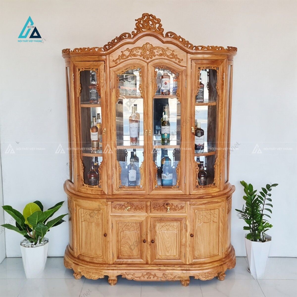 Tủ trưng bày cánh kính uốn cong tích hợp vương miện chạm trổ