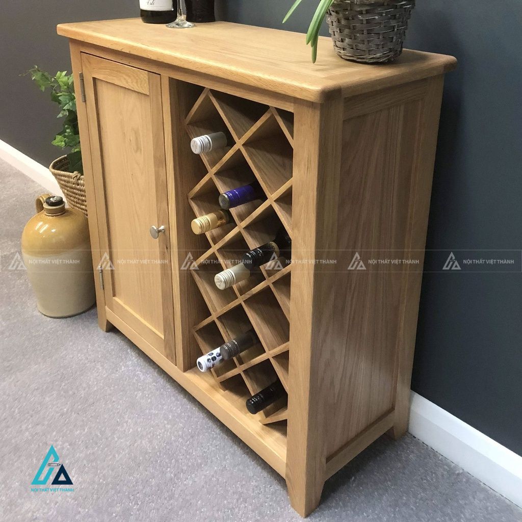 Kệ đựng rượu dáng thấp có cánh cửa pano và khung ô trám xéo 2