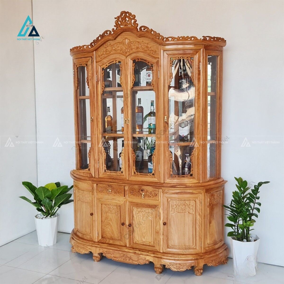Tủ trưng bày cánh kính uốn cong tích hợp vương miện chạm trổ 2