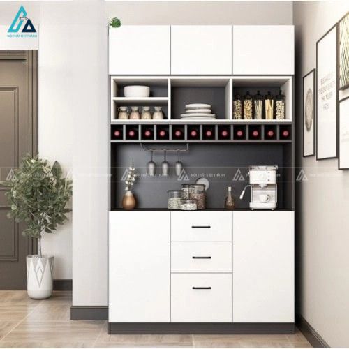 Tủ kệ trang trí nhiều ngăn có hàng ô vuông xếp chai nằm ngang 2