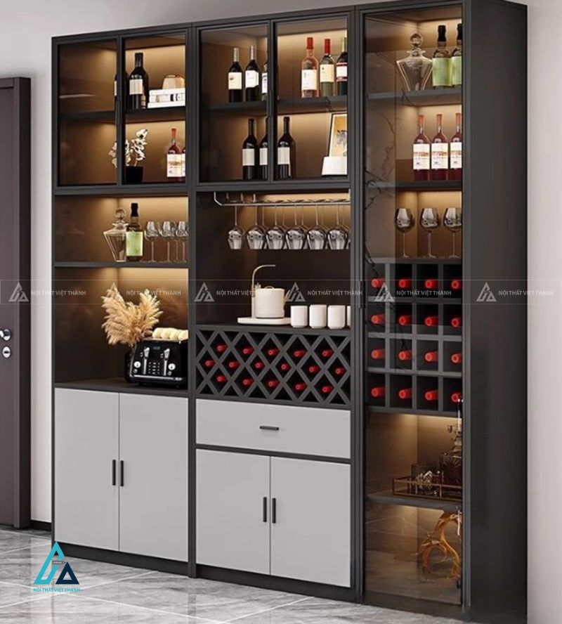 Tủ rượu phòng khách thiết kế kệ đa tầng và giá treo ly sang trọng 2