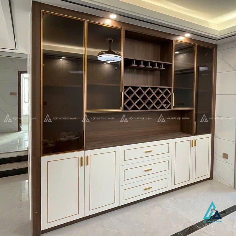 Tủ rượu đại sảnh thiết kế cánh kính viền vàng sang trọng 3