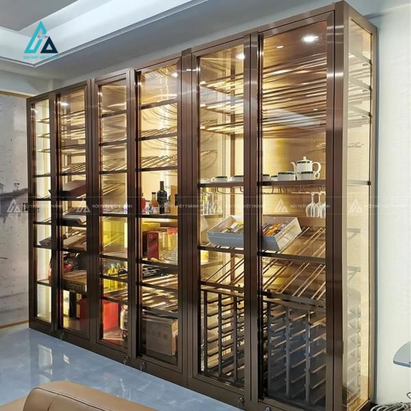 Tủ trưng bày rượu kịch trần nhiều cánh kính có đèn chiếu sáng 4