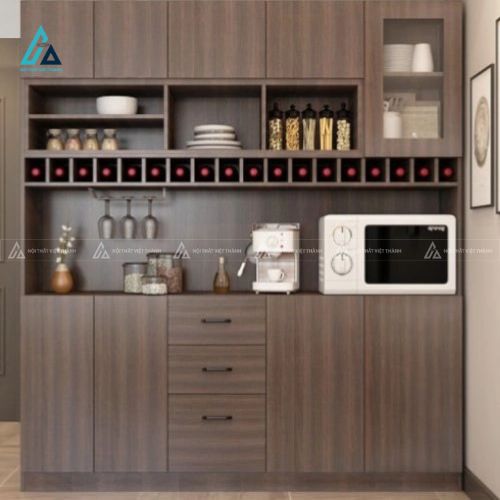 Tủ kệ trang trí nhiều ngăn có hàng ô vuông xếp chai nằm ngang 4
