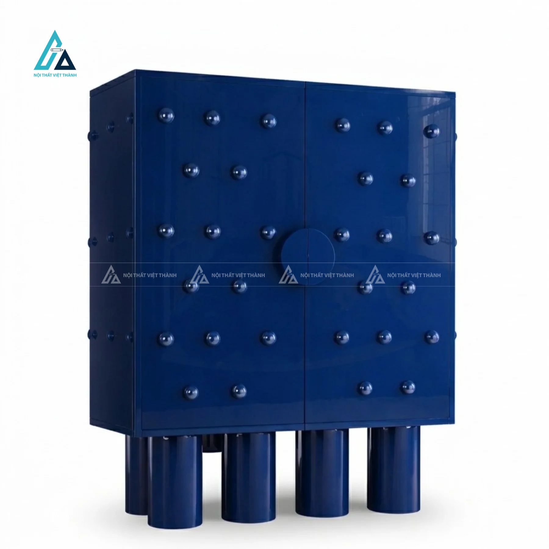Tủ đựng rượu chân trụ tròn tích hợp cánh cửa đinh tán độc đáo 5