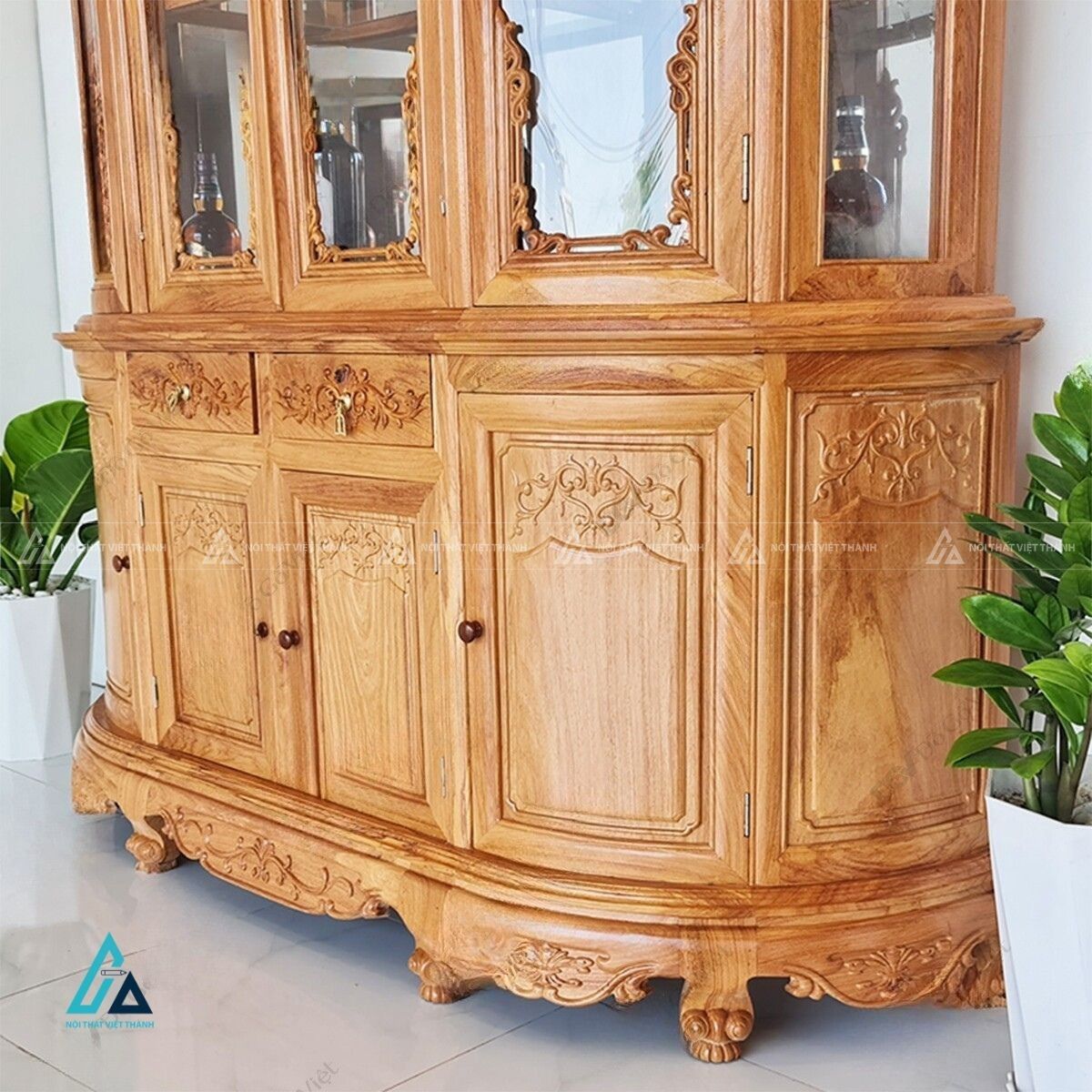 Tủ trưng bày cánh kính uốn cong tích hợp vương miện chạm trổ 5