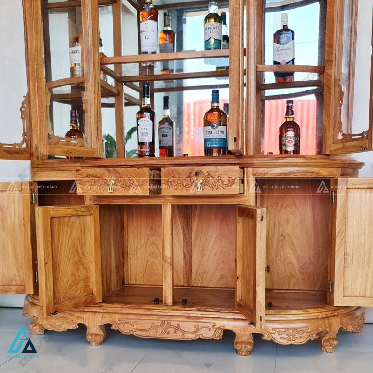 Tủ trưng bày cánh kính uốn cong tích hợp vương miện chạm trổ 7