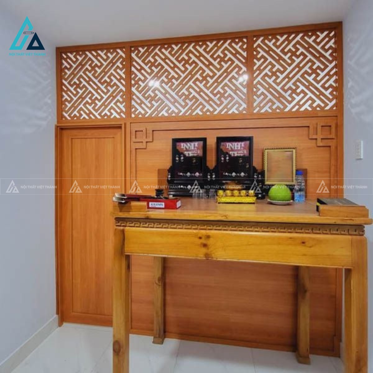 Vách Ngăn Phòng Thờ Thiết Kế Kết Hợp Cửa Phòng Tiện Lợi