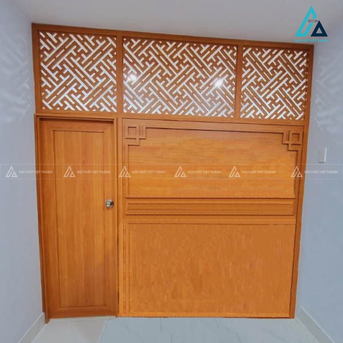 Vách Ngăn Phòng Thờ Thiết Kế Kết Hợp Cửa Phòng Tiện Lợi 1