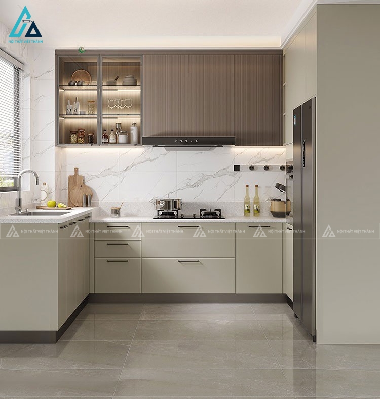 Tủ bếp chữ L có ngăn tủ kính trưng bày kèm đèn led đầy ấn tượng