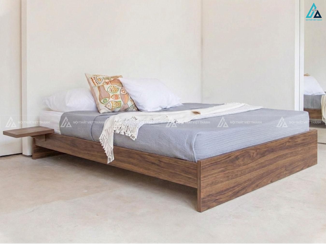 Giường gỗ tự nhiên cao cấp với kệ tab gắn liền tiết kiệm không gian