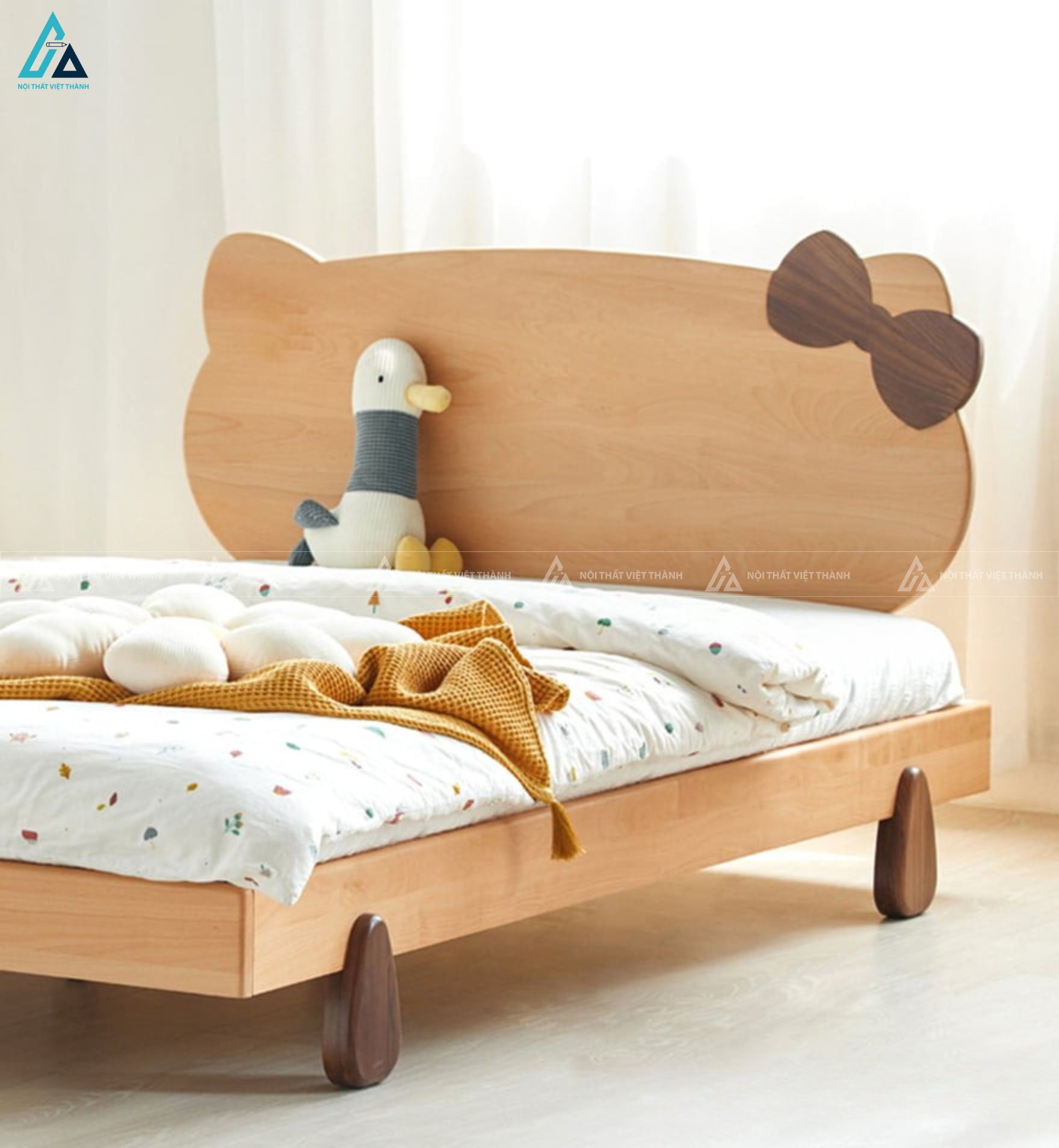 Giường gỗ tự nhiên thiết kế đầu giường hình gấu tinh nghịch 4