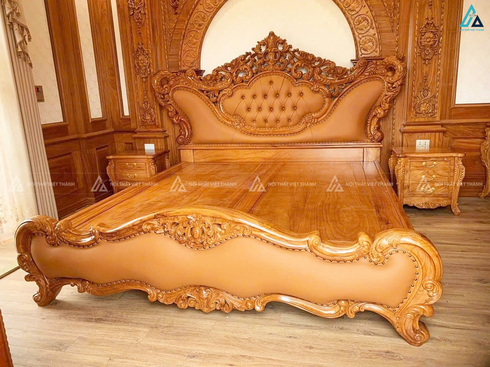 Giường ngủ gỗ tự nhiên tân cổ điển chạm khắc họa tiết sắc nét