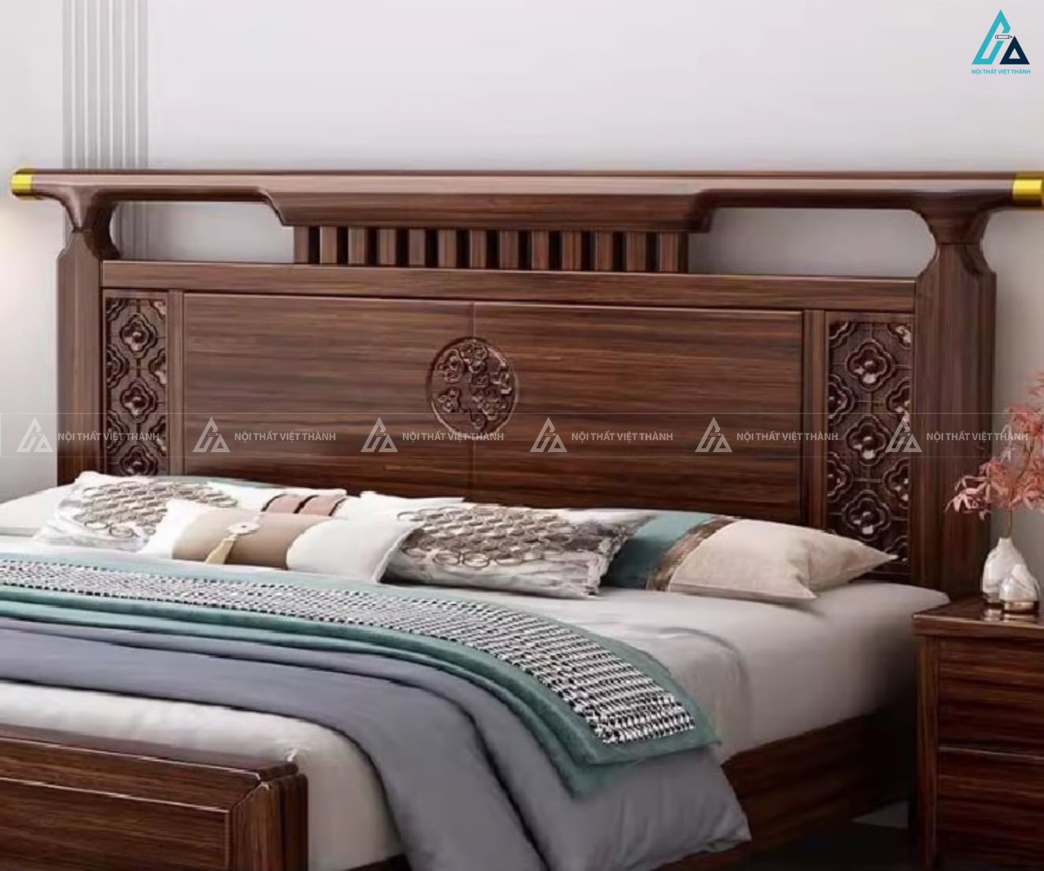 Mẫu giường gỗ tự nhiên vách chạm khắc tinh xảo cho phòng ngủ 2