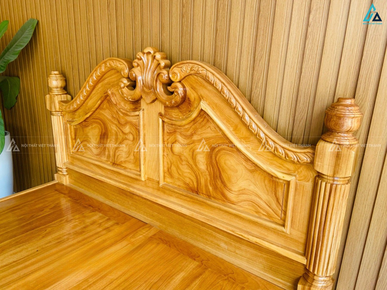 Giường ngủ gỗ tự nhiên trạm trổ hoa văn cổ điển tinh tế 2