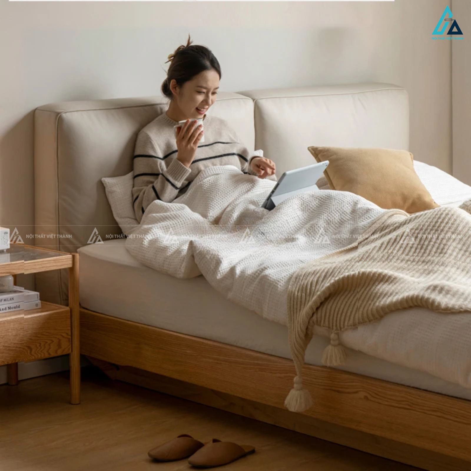 Giường ngủ gỗ tự nhiên đầu bọc nệm phong cách Bắc Âu thanh lịch 2