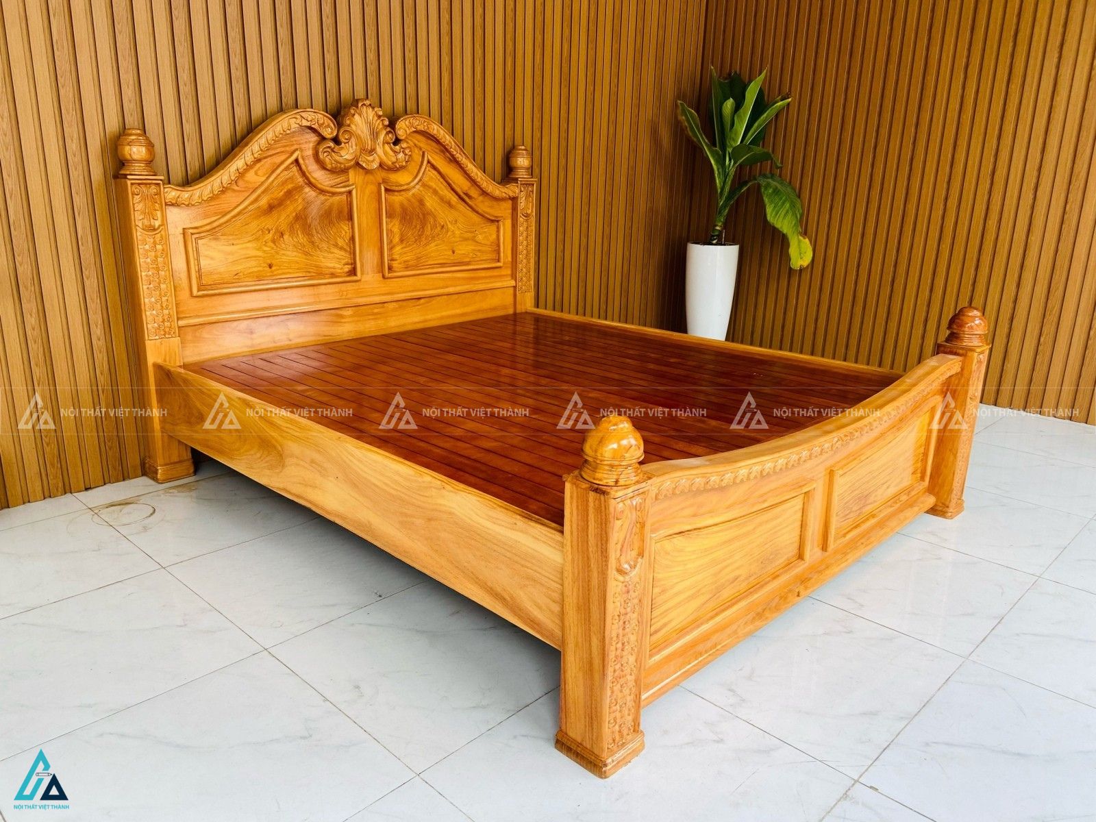 Giường ngủ gỗ tự nhiên chạm trổ họa tiết cổ điển sang trọng 3