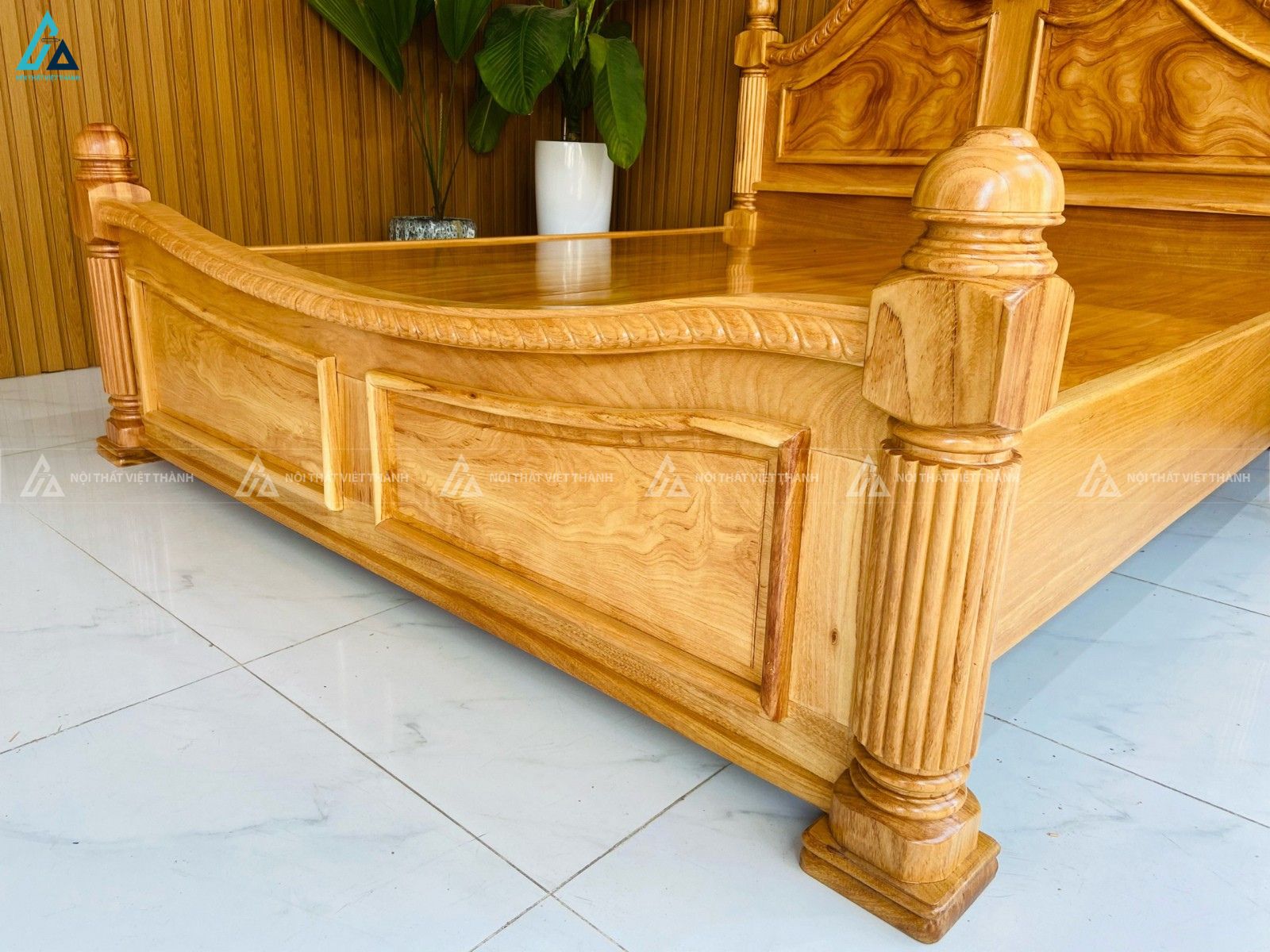 Giường ngủ gỗ tự nhiên trạm trổ hoa văn cổ điển tinh tế 4