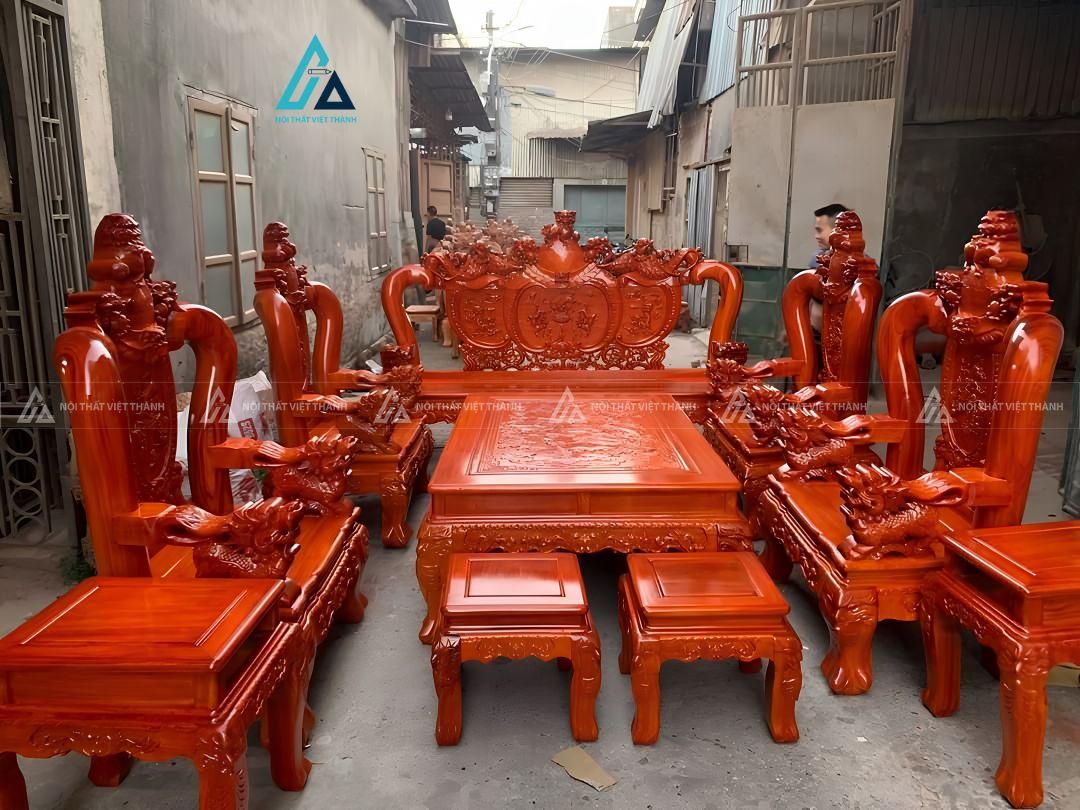 Bộ salon hoàng gia chạm khắc cầu kỳ tôn vinh vẻ đẹp uy nghiêm