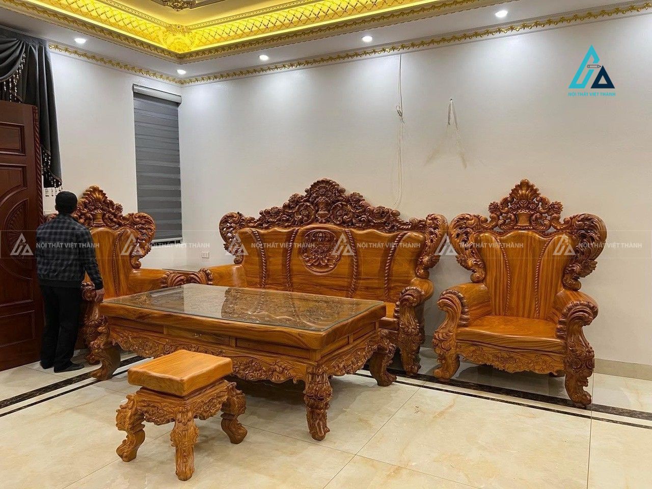 Bộ salon hoàng gia chạm trổ cầu kỳ tạo không gian đẳng cấp