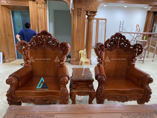 Bộ bàn ghế salon chạm khắc cầu kỳ đẳng cấp cho phòng khách 1