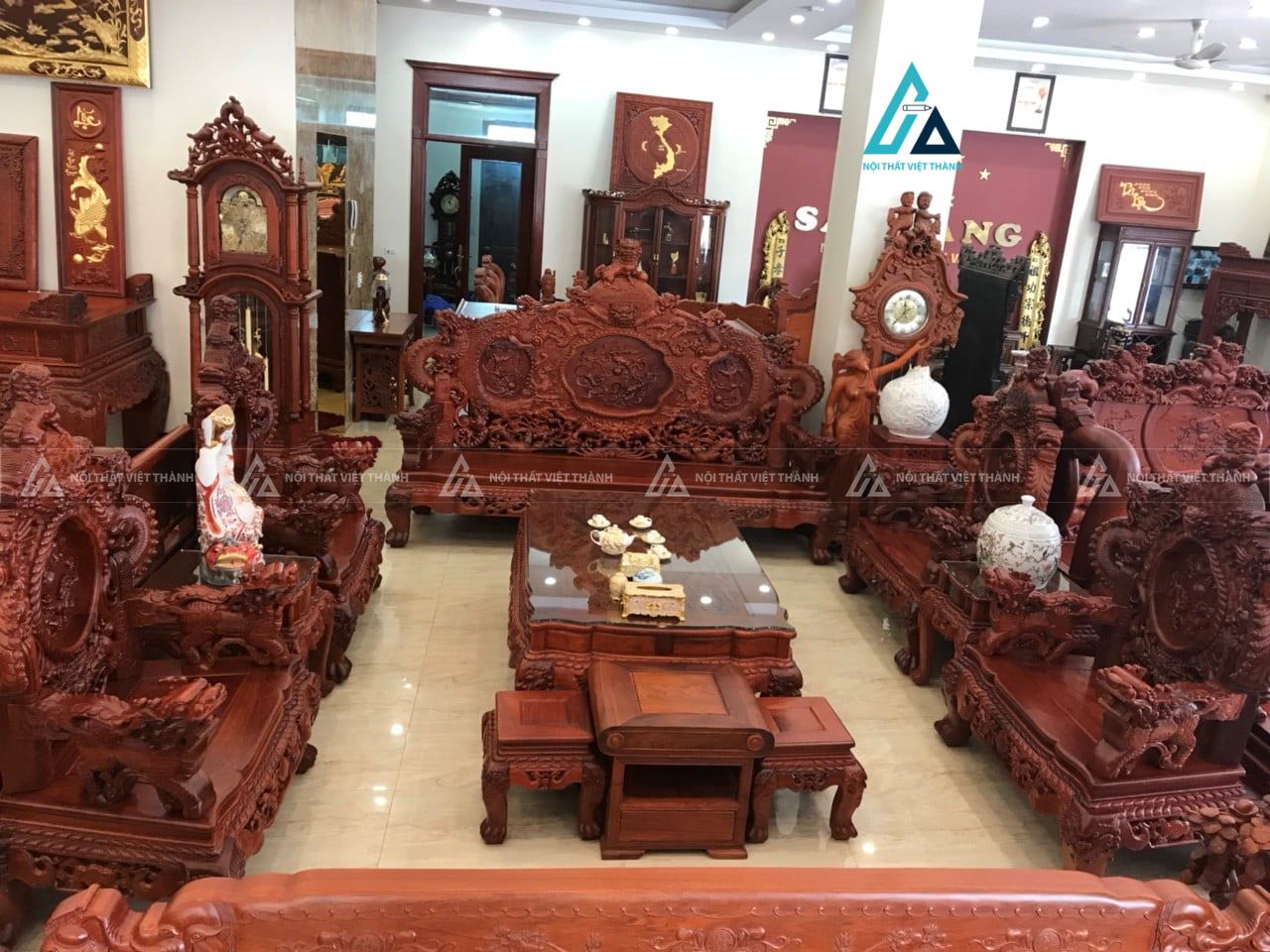 Bộ salon chạm rồng tạo vẻ đẹp quyền quý cho phòng khách 3