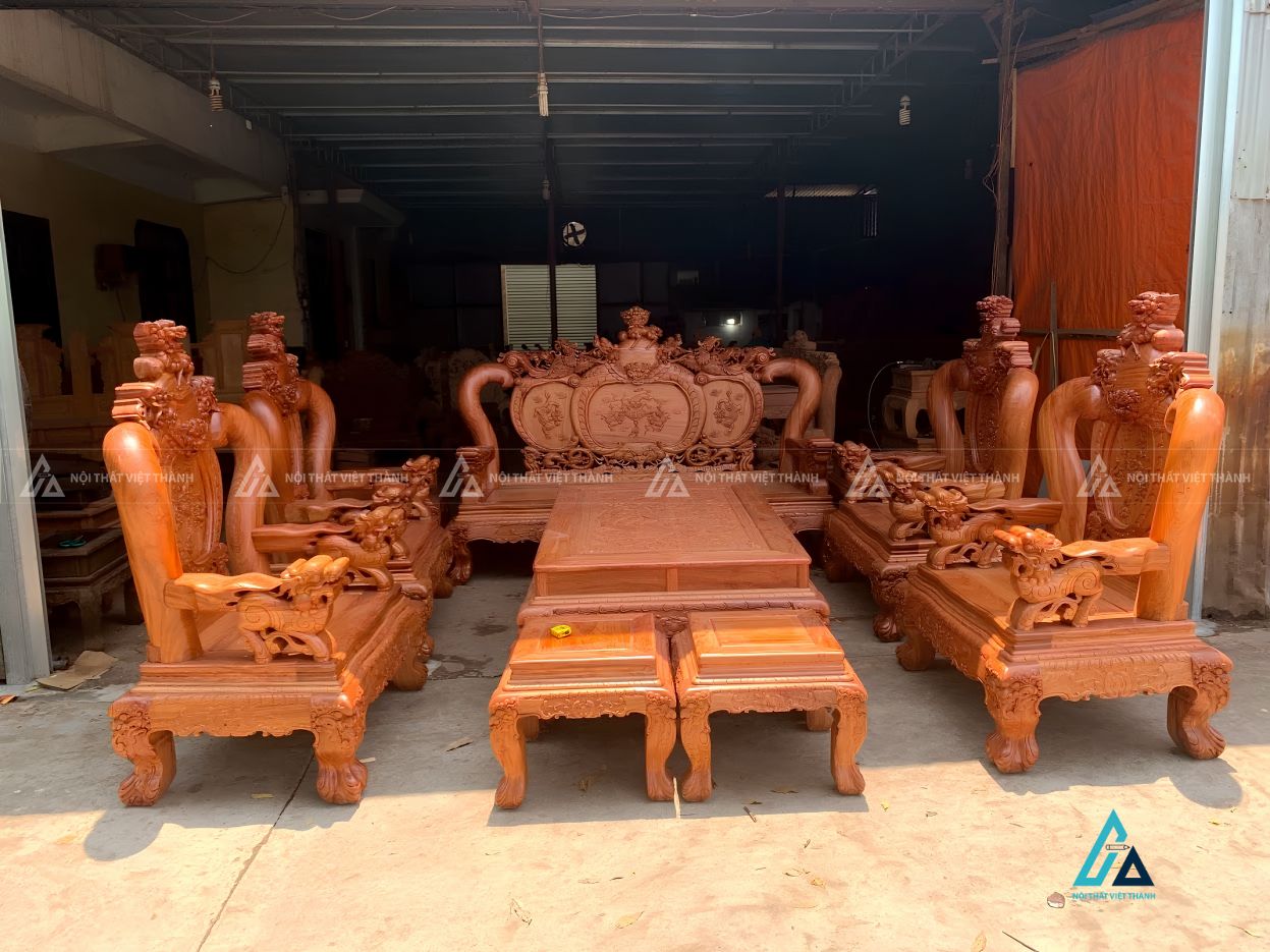 Bộ salon hoàng gia chạm khắc cầu kỳ tôn vinh vẻ đẹp uy nghiêm 1
