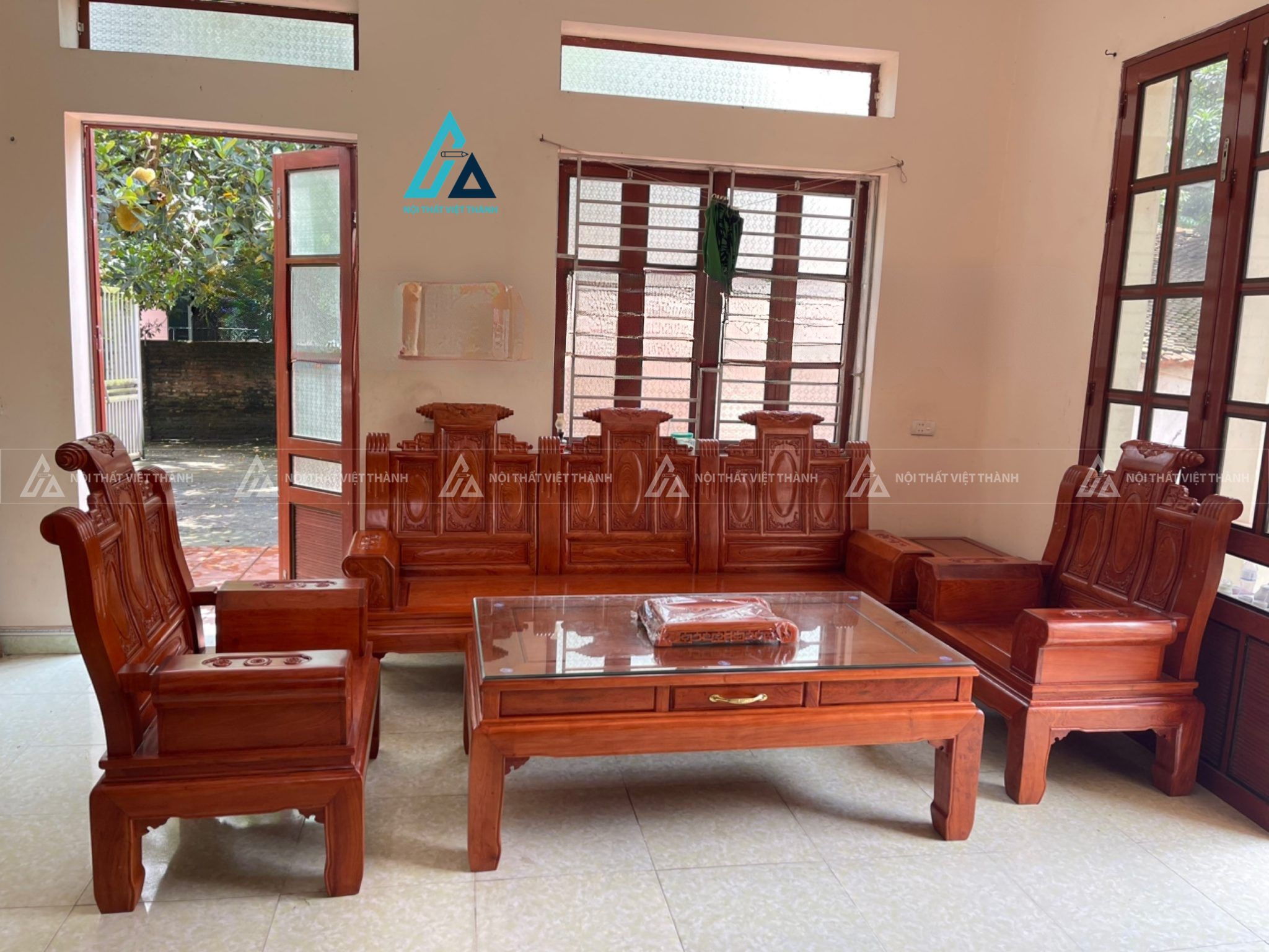 Bộ salon gỗ chạm khắc tinh xảo nâng tầm phòng khách gia đình