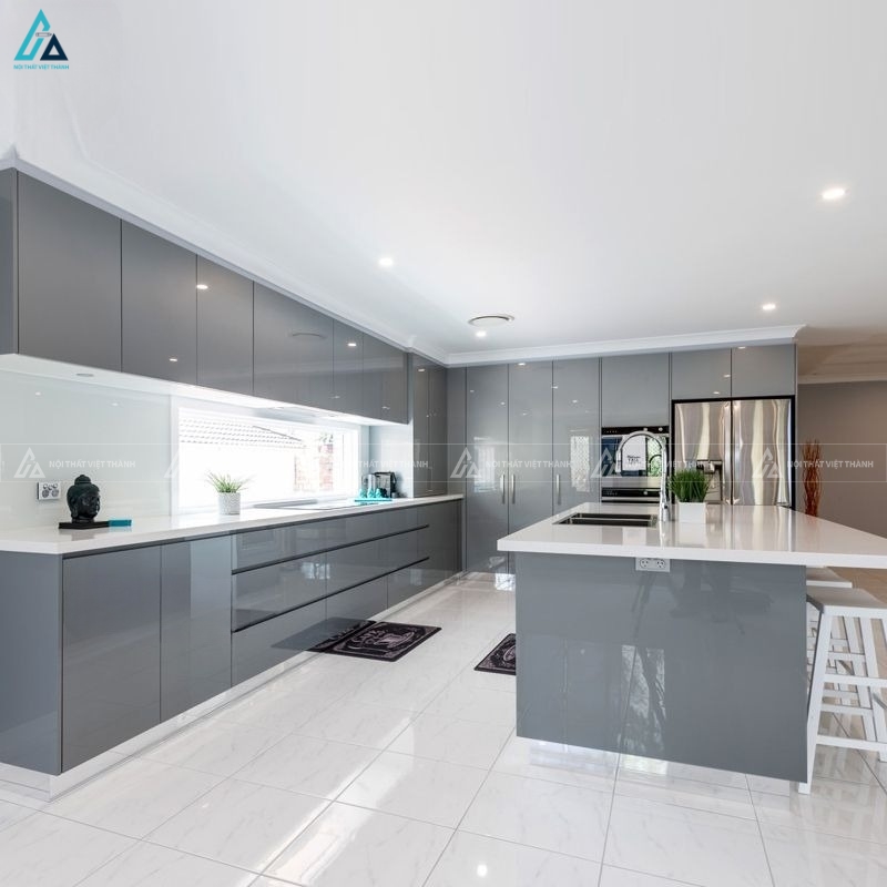 Tủ bếp acrylic bóng gương cao cấp tối ưu không gian bếp rộng rãi