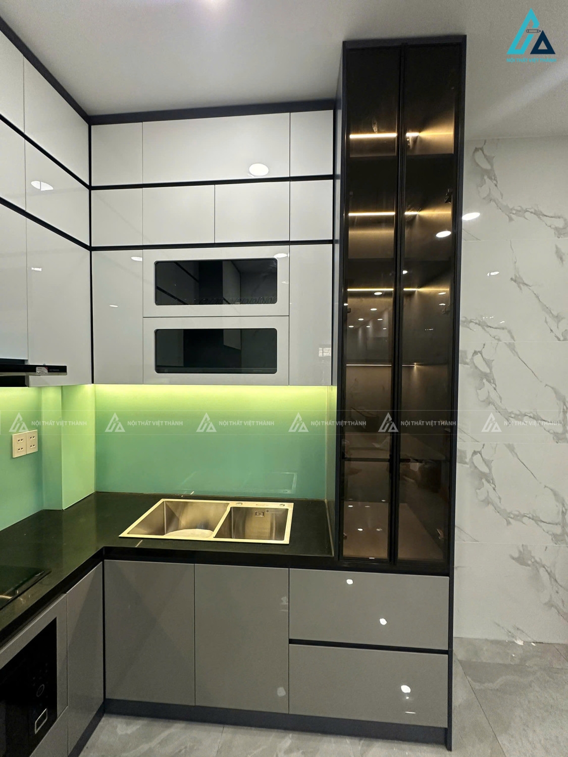 Mẫu tủ bếp chữ L acrylic cao cấp thiết kế thông minh đầy tiện nghi 2
