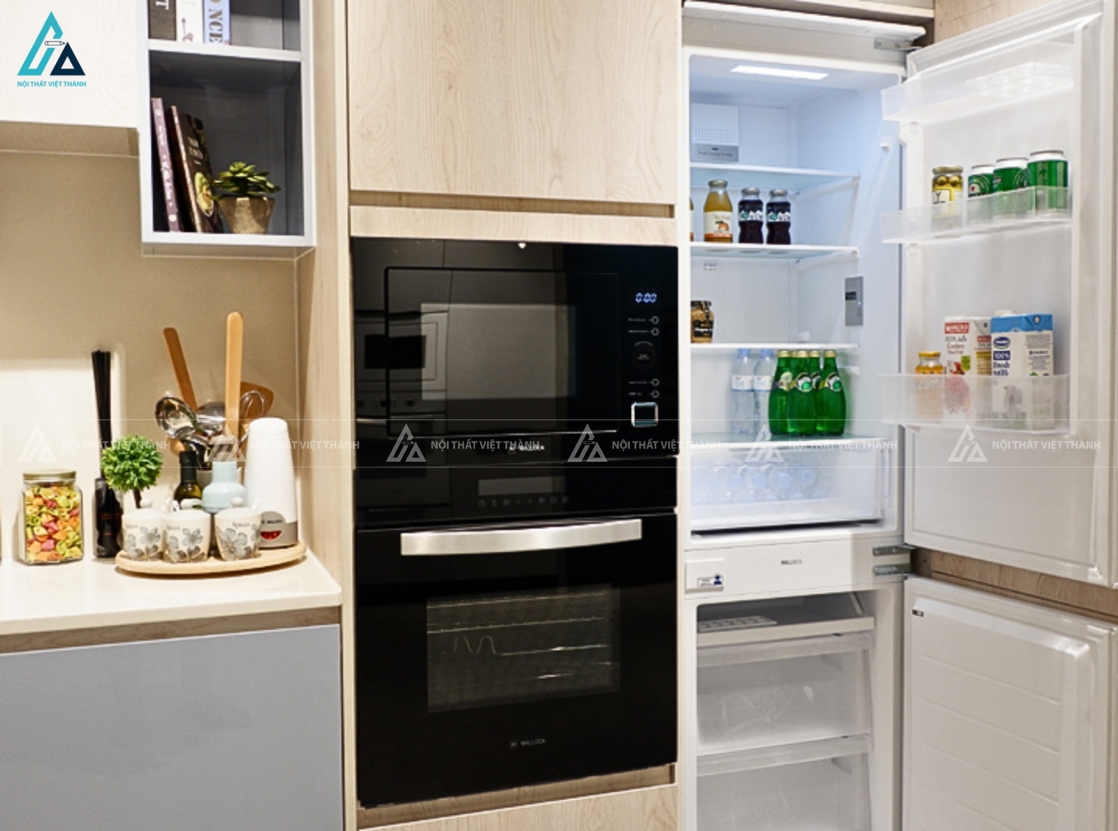 Tủ bếp acrylic bóng gương kết hợp vân gỗ bền bỉ tiện nghi sử dụng 2
