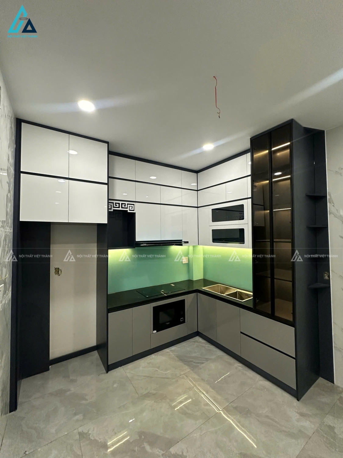 Mẫu tủ bếp chữ L acrylic cao cấp thiết kế thông minh đầy tiện nghi