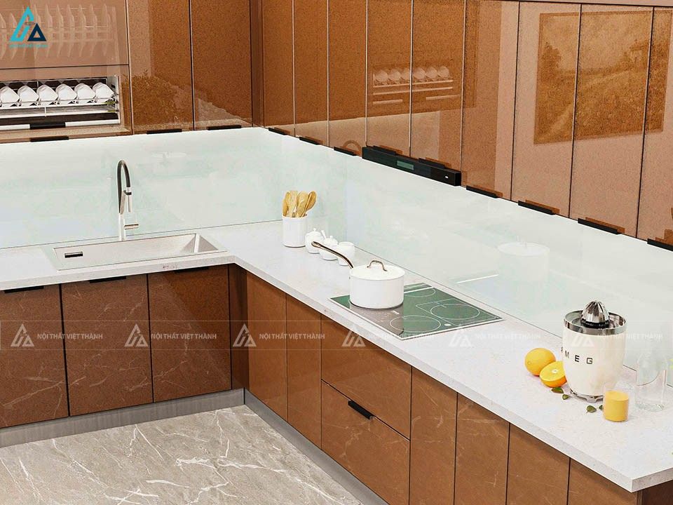 Bộ tủ bếp chữ L cánh kính màu nâu tinh tế cho mọi căn hộ 1