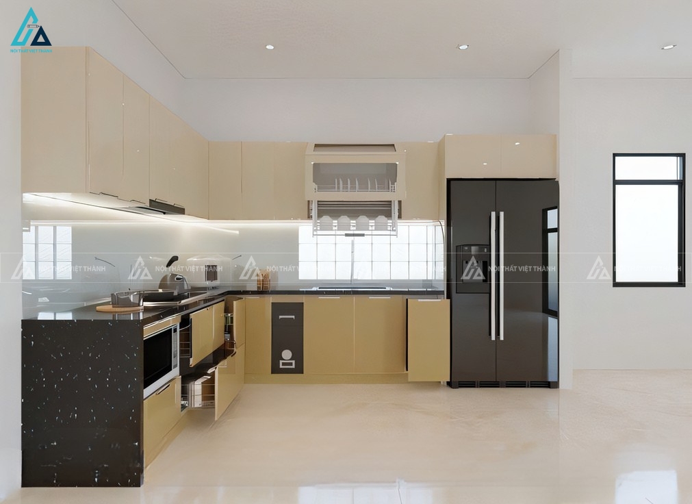 Tủ bếp cánh kính màu kem hiện đại đầy đủ công năng cho không gian bếp 1