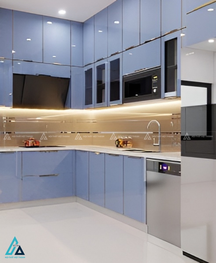 Bộ tủ bếp chữ L cánh kính màu xanh kết hợp bàn đảo tiện lợi 1