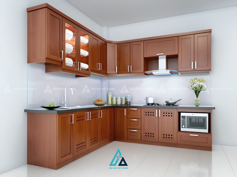 Mẫu tủ bếp bằng gỗ tự nhiên thiết kế ấm cúng kèm bàn đảo nhỏ 1