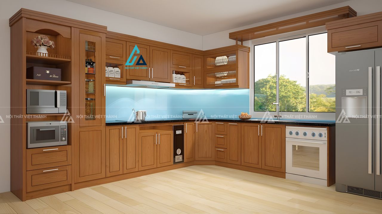 Tủ bếp gỗ tự nhiên chữ lL phối kính ốp màu xanh dương hiện đại