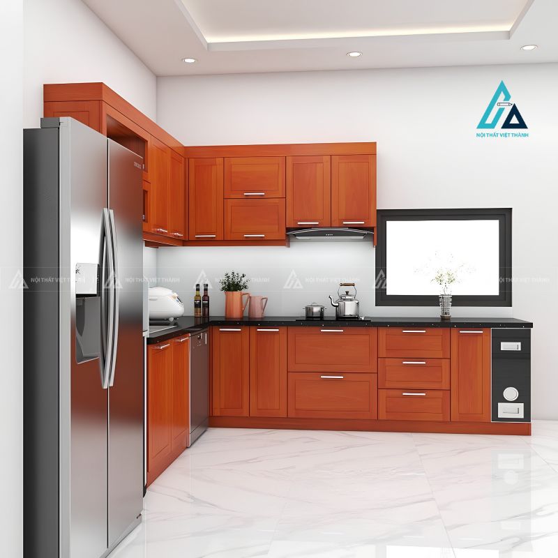 Mẫu tủ bếp gỗ tự nhiên chữ L hiện đại tích hợp ô chứa tủ lạnh