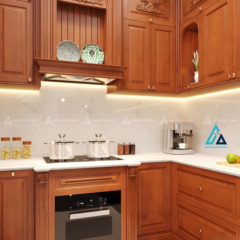 Mẫu tủ bếp gỗ tự nhiên chữ L phối tủ lạnh âm tường tiện nghi 2