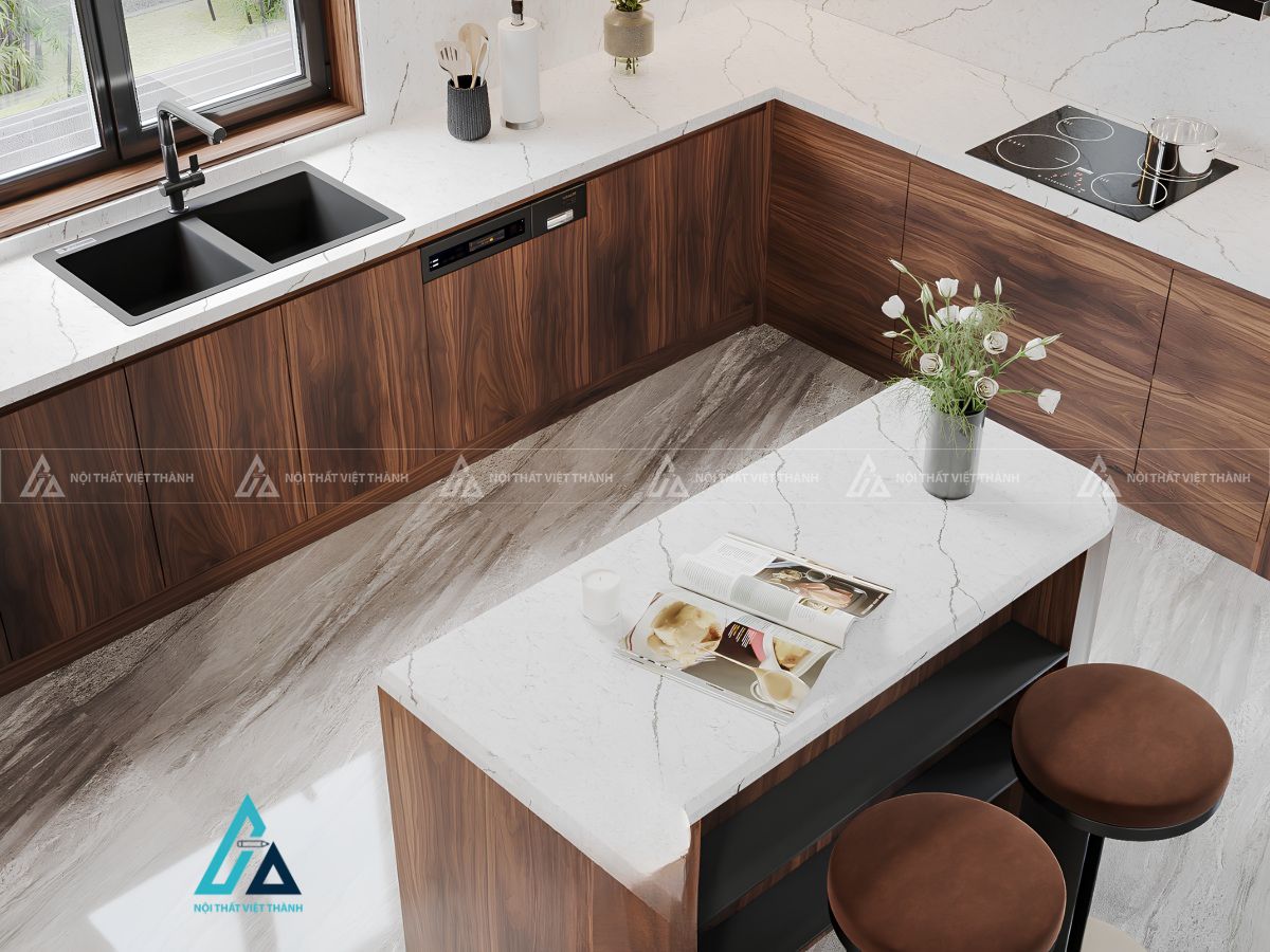 Tủ bếp gỗ tự nhiên chữ U phối bàn đảo và tủ rượu cánh kính sang trọng 1