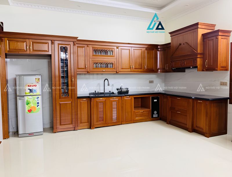 Mẫu tủ bếp gỗ gõ đỏ tự nhiên cao cấp thiết kế chữ L tiện nghi 5