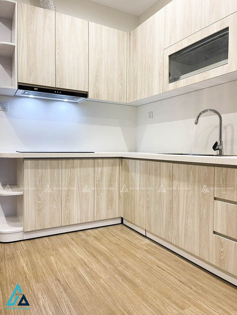 Tủ bếp mdf với hệ kệ mở thông minh giúp nhà bếp ngăn nắp 2