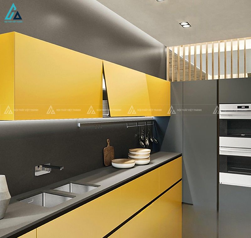 Mẫu tủ bếp mdf có bàn đảo kết hợp kệ trang trí độc đáo tiện nghi 3